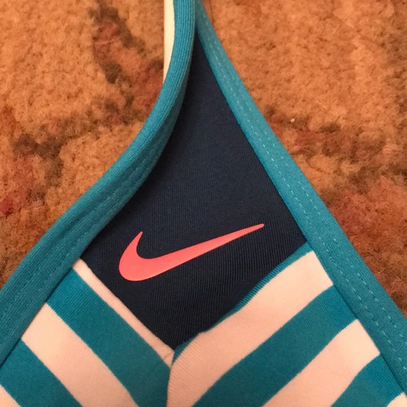Nike triangle halter bikini top XS nwot - Picture 2 of 3